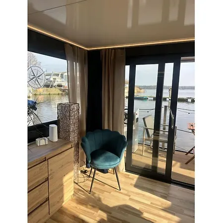 Båthotell Premium Houseboat Blue Lagoon Lübeck