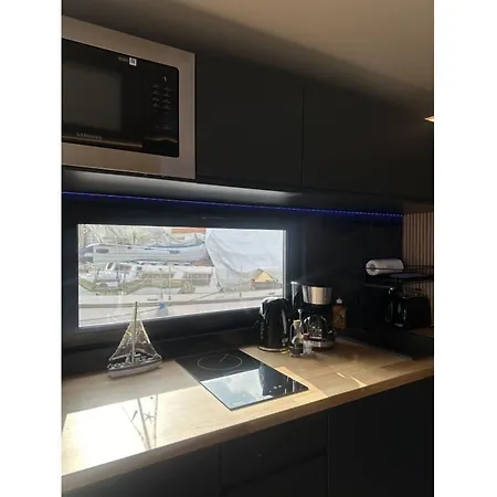 Botel Premium Houseboat Blue Lagoon *
