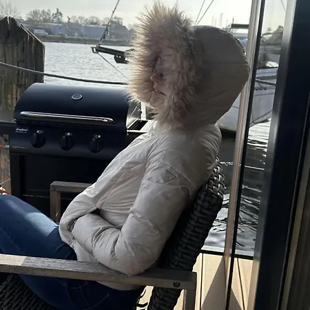 Premium Houseboat Blue Lagoon Botel