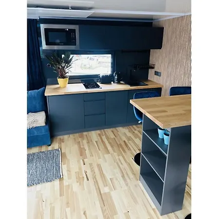 Premium Houseboat Blue Lagoon Båthotell Lübeck